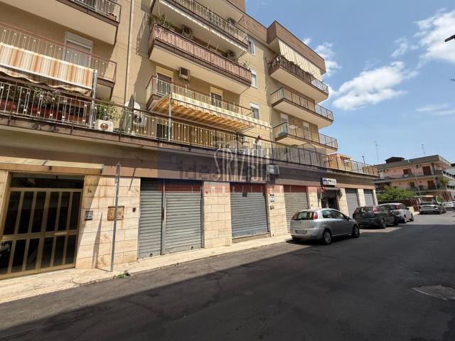 Locale Commerciale in vendita a Puglia, Bari