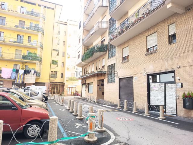 Locale Commerciale in vendita a Atripalda, Campania