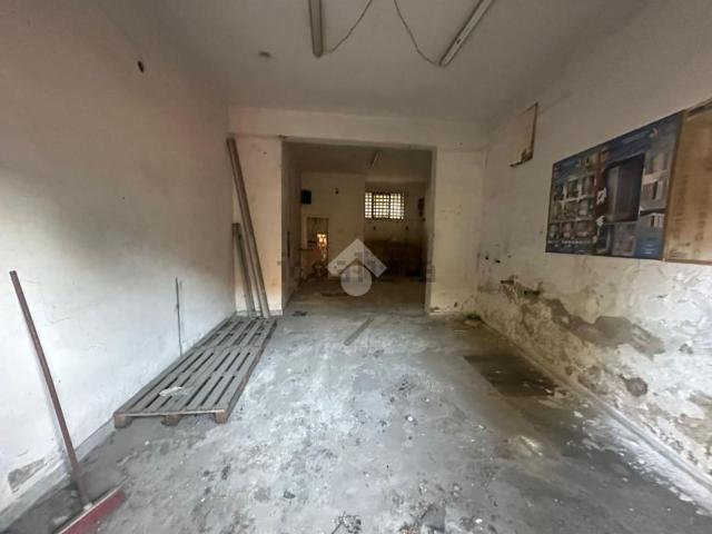 Locale Commerciale in vendita a Municipalità 7, Campania