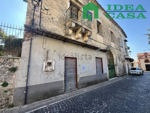 Locale Commerciale in vendita a Pastorano, Camigliano
