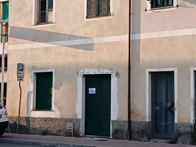 Locale Commerciale in vendita a Vallecrosia, Liguria