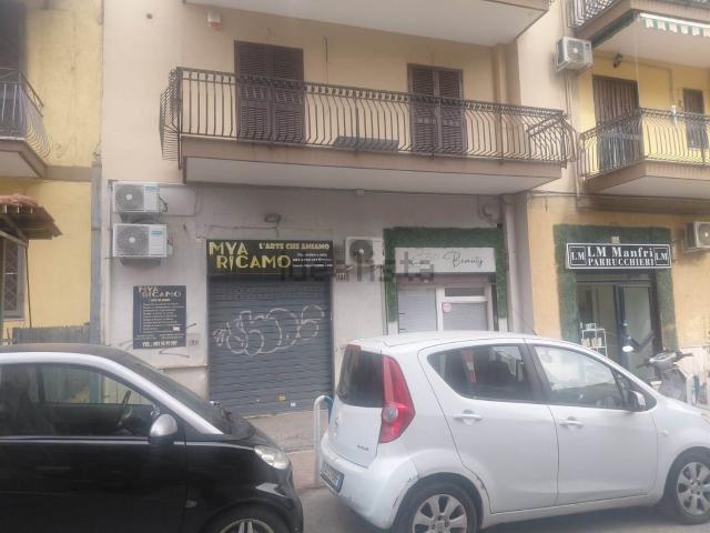Locale Commerciale in vendita a Camaldoli, Pianura