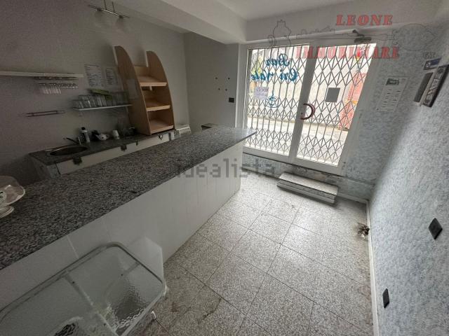 Locale Commerciale in vendita a Zeccone, Lombardia