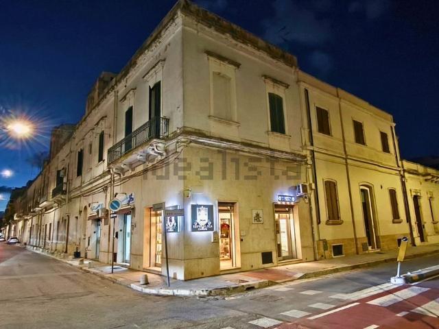 Locale Commerciale in vendita a Puglia, Lecce