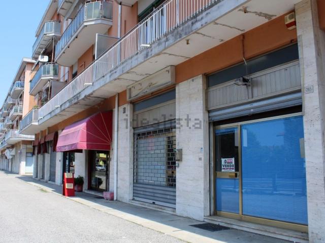 Locale Commerciale in vendita a Santa Maria Maddalena, Occhiobello