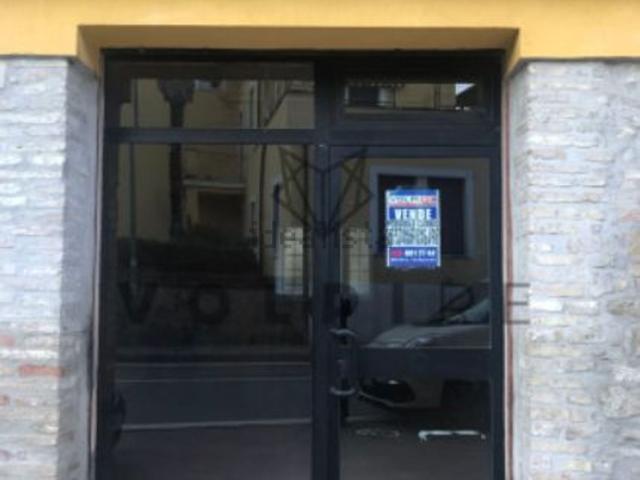 Locale Commerciale in vendita a Assisi, Umbria