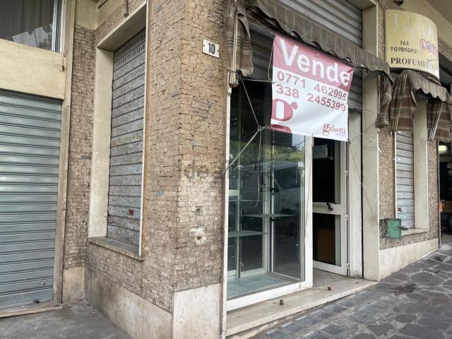 Locale Commerciale in vendita a Gaeta, Lazio