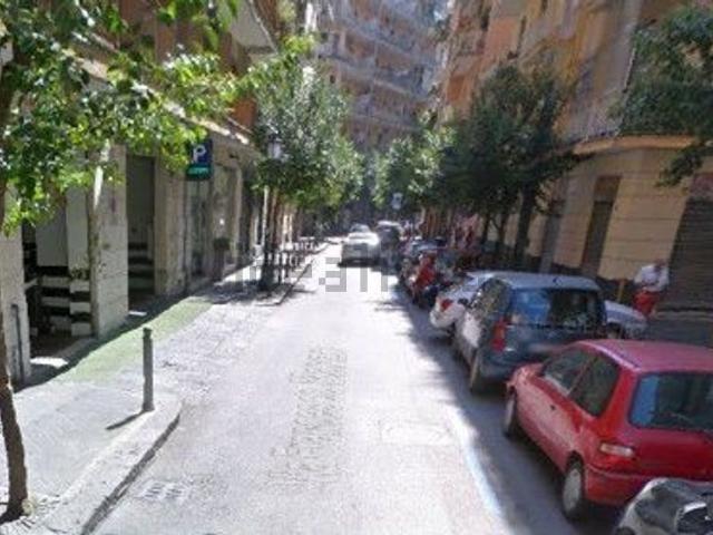 Locale Commerciale in vendita a Salerno, Campania