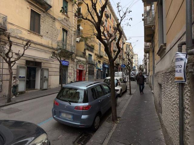 Locale Commerciale in vendita a Salerno, Campania