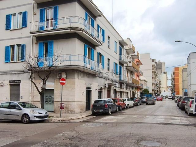 Locale Commerciale in vendita a Centro, Barletta