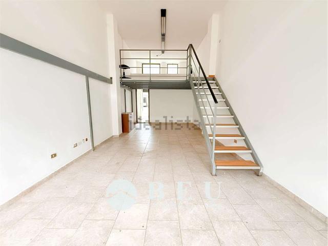 Locale Commerciale in vendita a Agrate Brianza, Lombardia