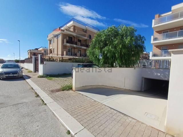 Locale Commerciale in vendita a Siponto, Puglia