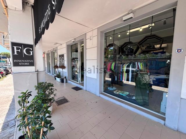 Locale Commerciale in vendita a San Giorgio A Cremano, Campania