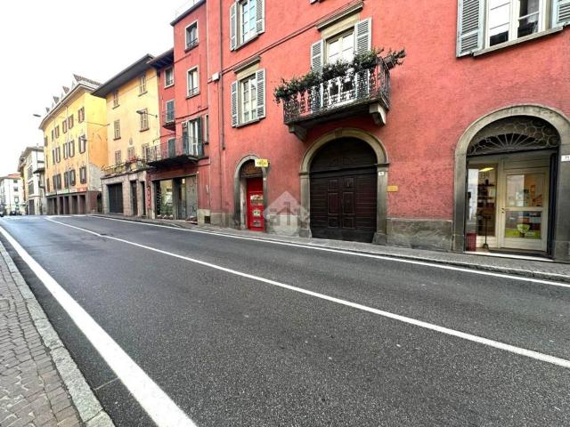 Locale Commerciale in vendita a Comunità montana della valle Camonica, Breno