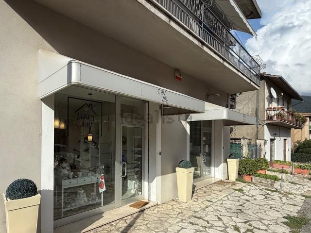 Locale Commerciale in vendita a Acquasparta, Umbria