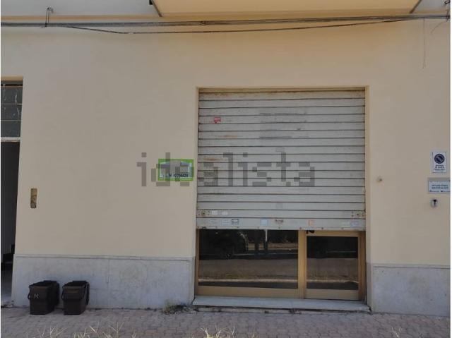 Locale Commerciale in vendita a Aprilia, Lazio