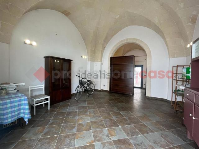 Locale Commerciale in vendita a Manduria, Taranto