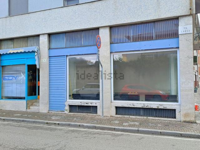 Locale Commerciale in vendita a Borgo Aquileia, Reana Del Roiale
