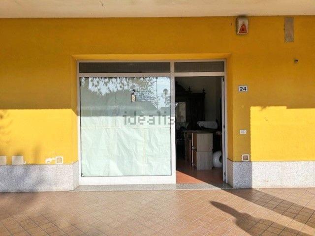 Locale Commerciale in vendita a Unione dei Comuni I Fontanili, Zelo Surrigone