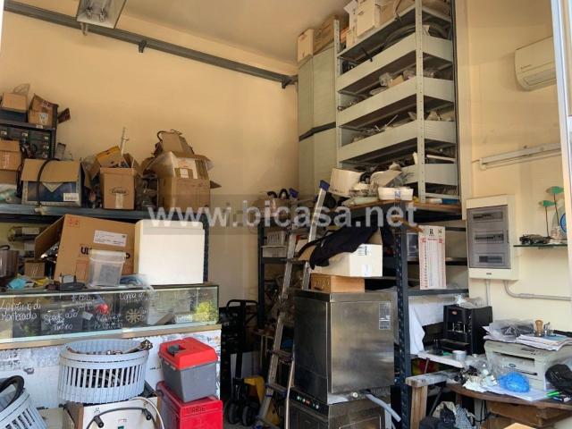 Locale Commerciale in vendita a Loreto, Marche