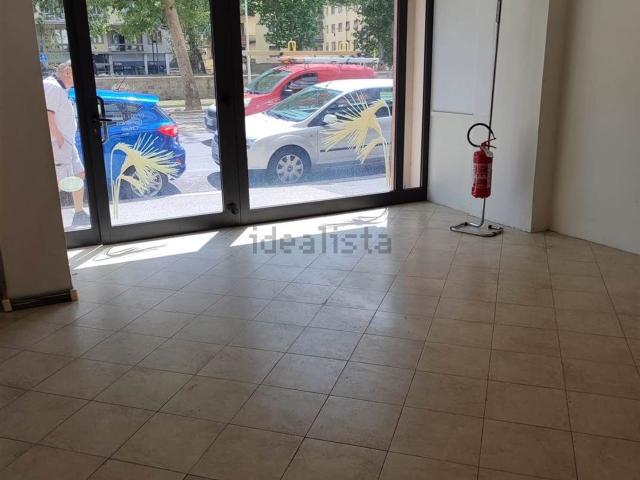 Locale Commerciale in vendita a Romito, Firenze