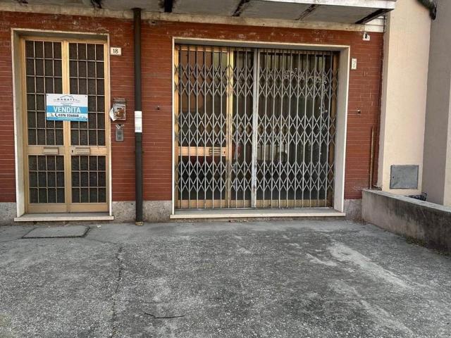 Locale Commerciale in vendita a Suzzara, Lombardia