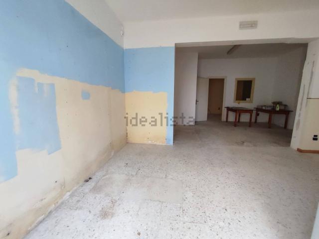 Locale Commerciale in vendita a Puglia, Lecce