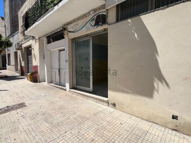 Locale Commerciale in vendita a Puglia, Lecce