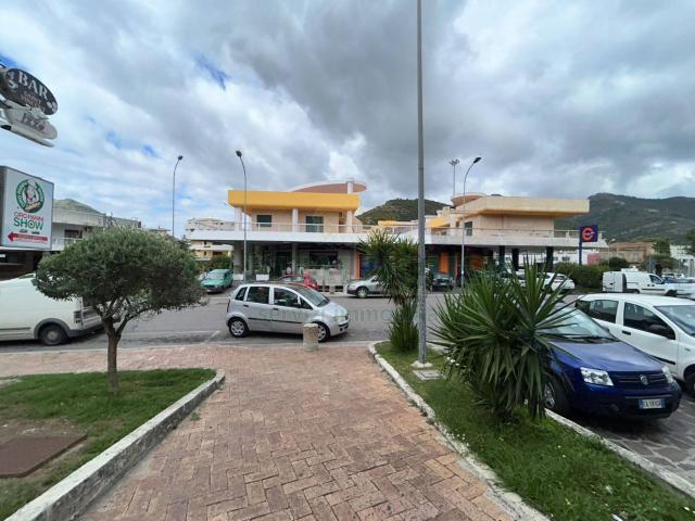 Locale Commerciale in vendita a Mercato San Severino, Campania
