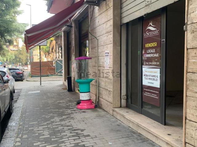 Locale Commerciale in vendita a Mellusi-Atlantici, Benevento
