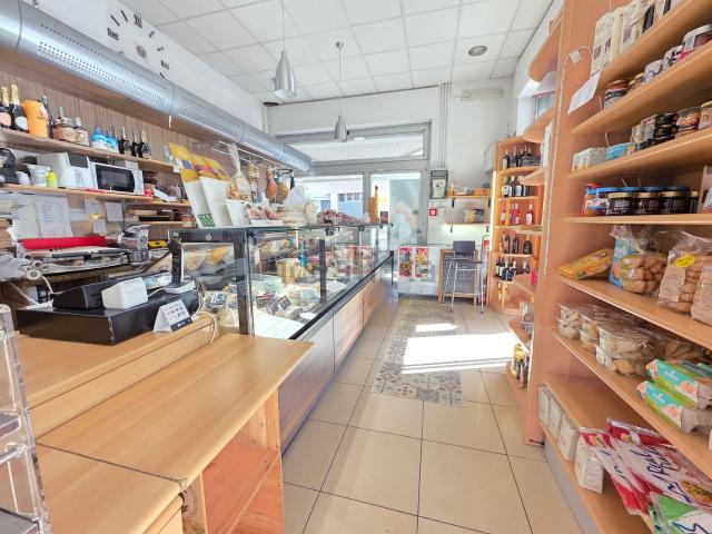 Locale Commerciale in vendita a Puglia, Brindisi