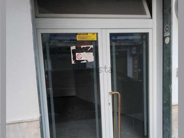 Locale Commerciale in vendita a Olevano Sul Tusciano, Campania