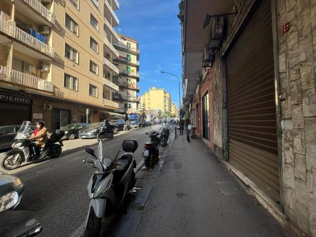 Locale Commerciale in vendita a Municipalità 5, Campania
