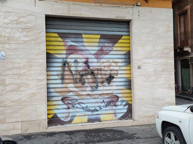 Locale Commerciale in vendita a Centro storico, Catania
