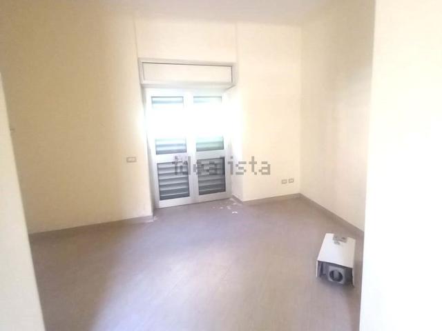 Locale Commerciale in vendita a Maddaloni, Campania