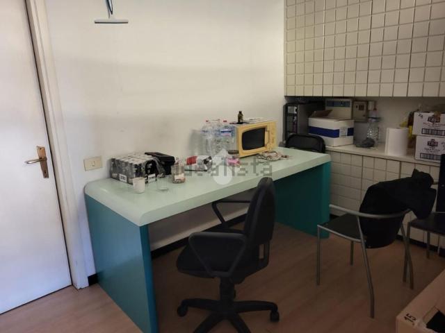 Locale Commerciale in vendita a Capriolo, Lombardia