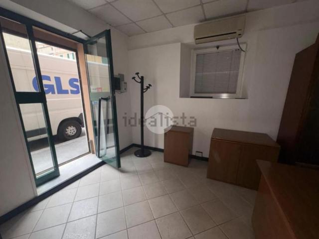 Locale Commerciale in vendita a Medio Ponente, Serra Riccò