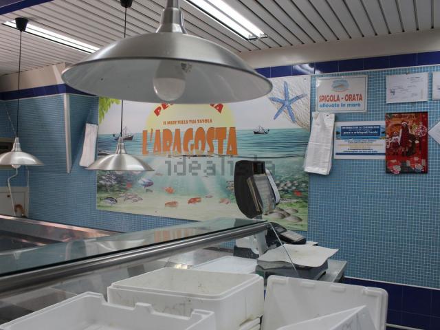 Locale Commerciale in vendita a Puglia, Brindisi