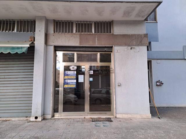 Locale Commerciale in vendita a Puglia, Lecce