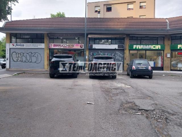 Locale Commerciale in vendita a Municipio 8 di Milano, Milano