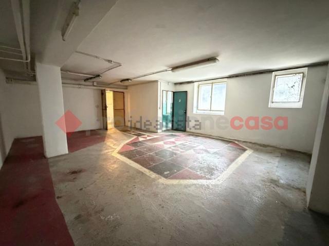 Locale Commerciale in vendita a Quartiere Pasubio, Cesano Boscone