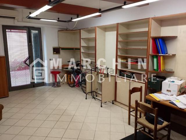 Locale Commerciale in vendita a Bagni Di Lucca Ponte, Toscana