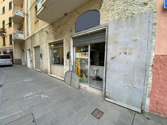 Locale Commerciale in vendita a Ponente, Serra Riccò