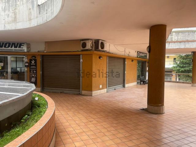 Locale Commerciale in vendita a Lombardi, Mercato San Severino
