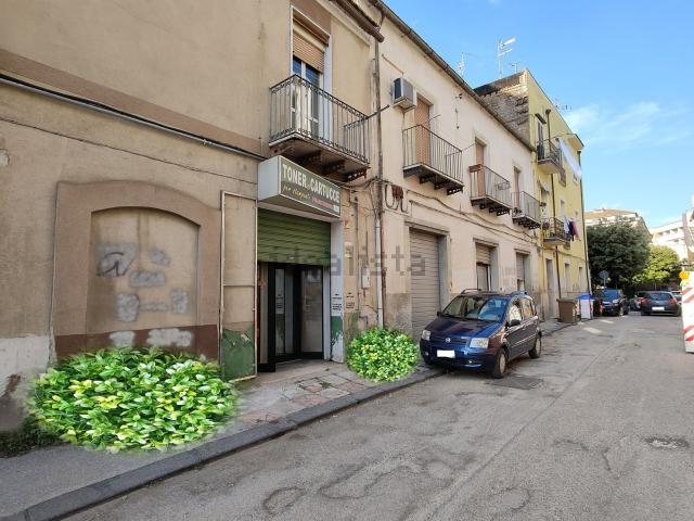 Locale Commerciale in vendita a Benevento, Campania