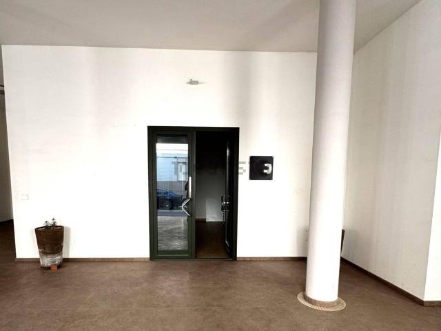 Locale Commerciale in vendita a Puglia, Lecce