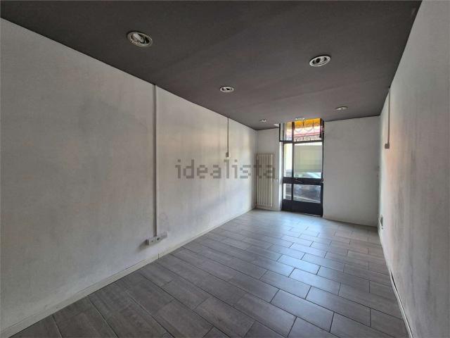 Locale Commerciale in vendita a Breccia, Como