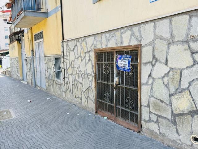 Locale Commerciale in vendita a Municipalità 7, Miano