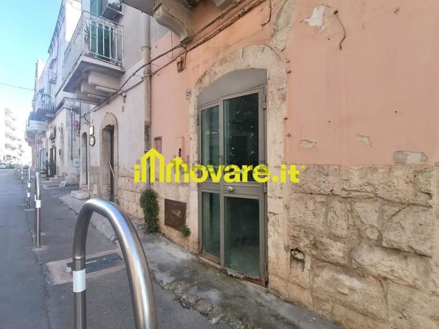 Locale Commerciale in vendita a Puglia, Bari