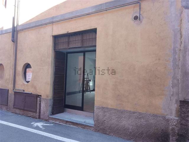 Locale Commerciale in vendita a Unione dei comuni della Valletta, Rovagnate